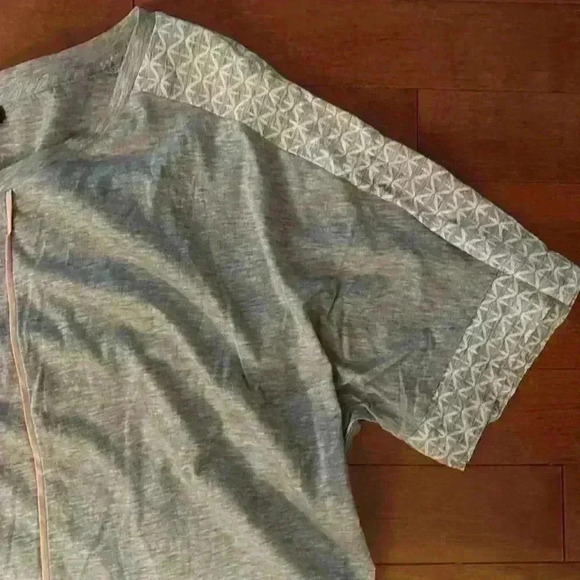 J Crew Gray Short Sleeve T Shirt with White and Pink Detailing - Picture 5 of 7